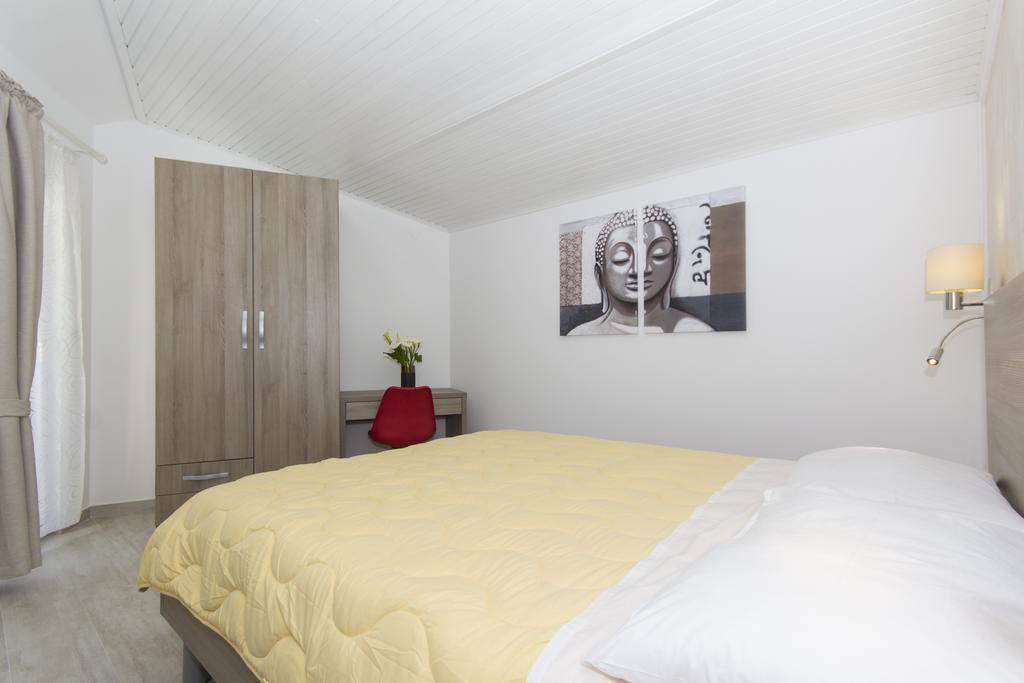 Alison Apartments Premantura Eksteriør billede