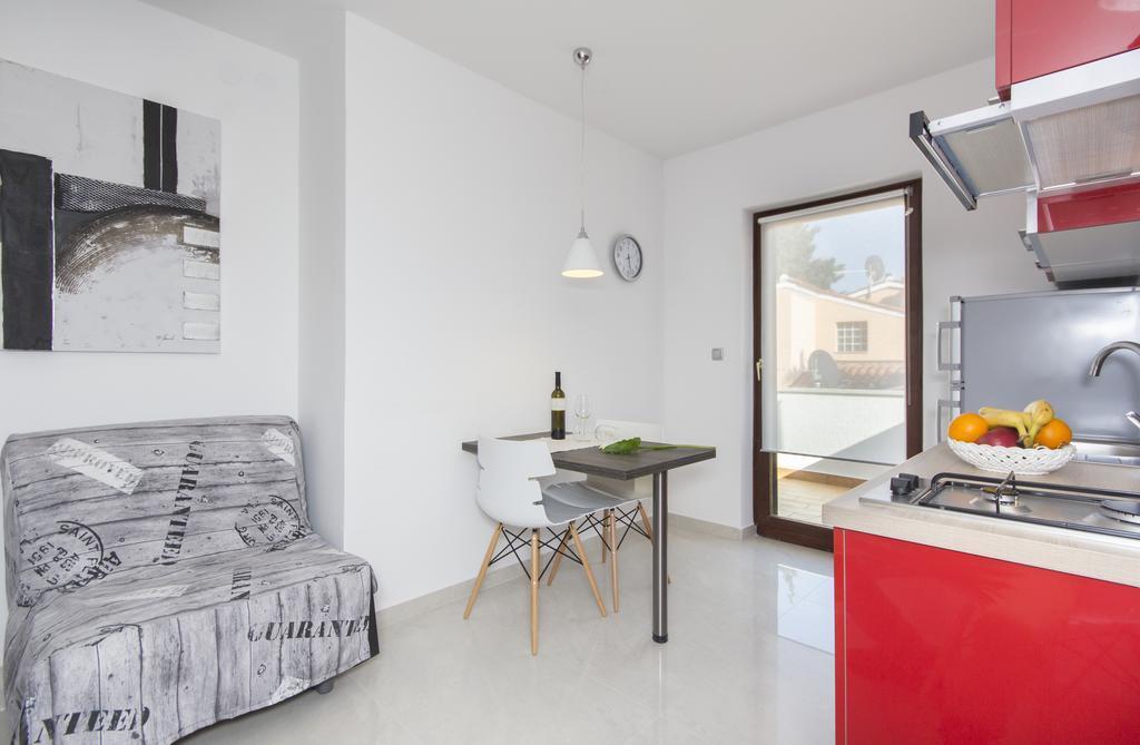 Alison Apartments Premantura Eksteriør billede