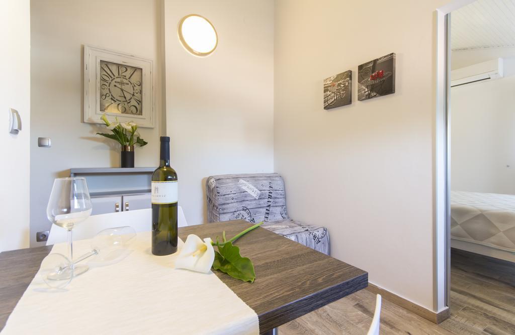 Alison Apartments Premantura Eksteriør billede