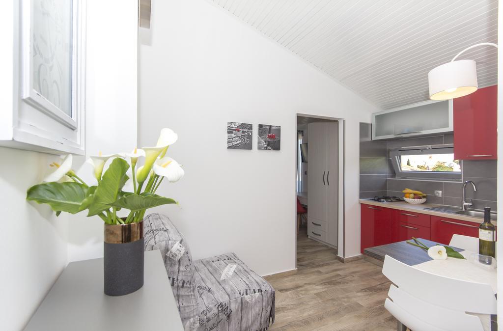 Alison Apartments Premantura Eksteriør billede