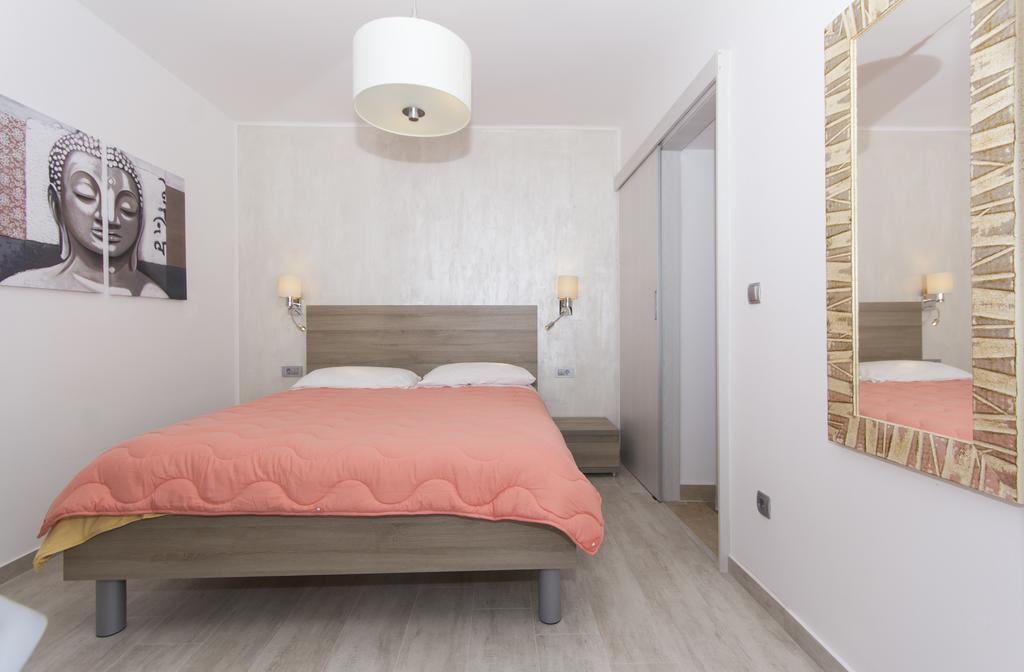 Alison Apartments Premantura Eksteriør billede