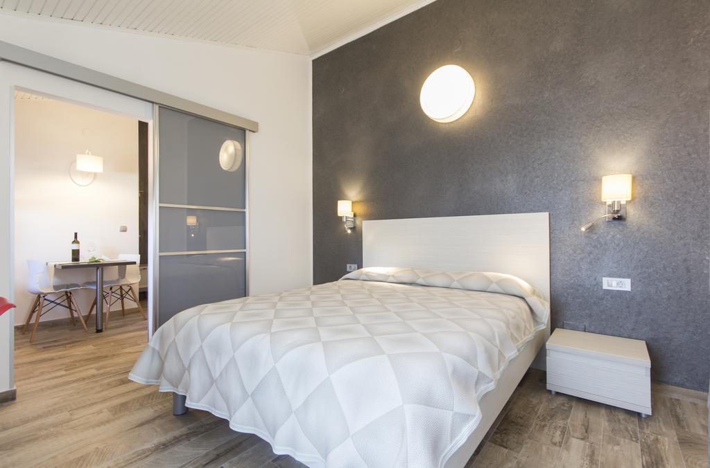 Alison Apartments Premantura Eksteriør billede