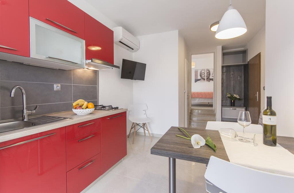 Alison Apartments Premantura Eksteriør billede