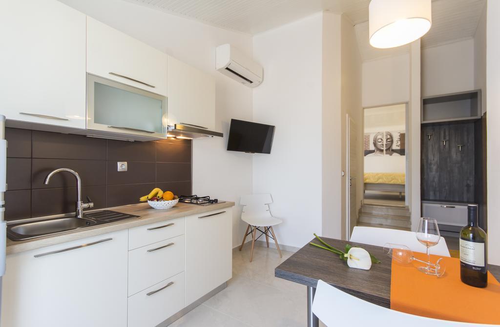 Alison Apartments Premantura Eksteriør billede