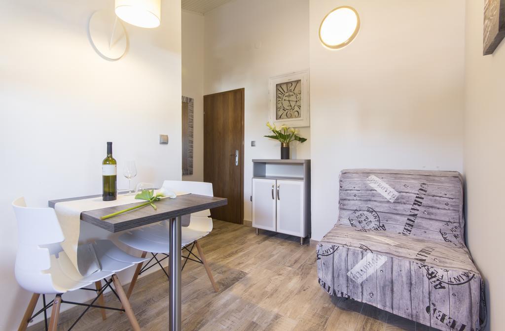Alison Apartments Premantura Eksteriør billede
