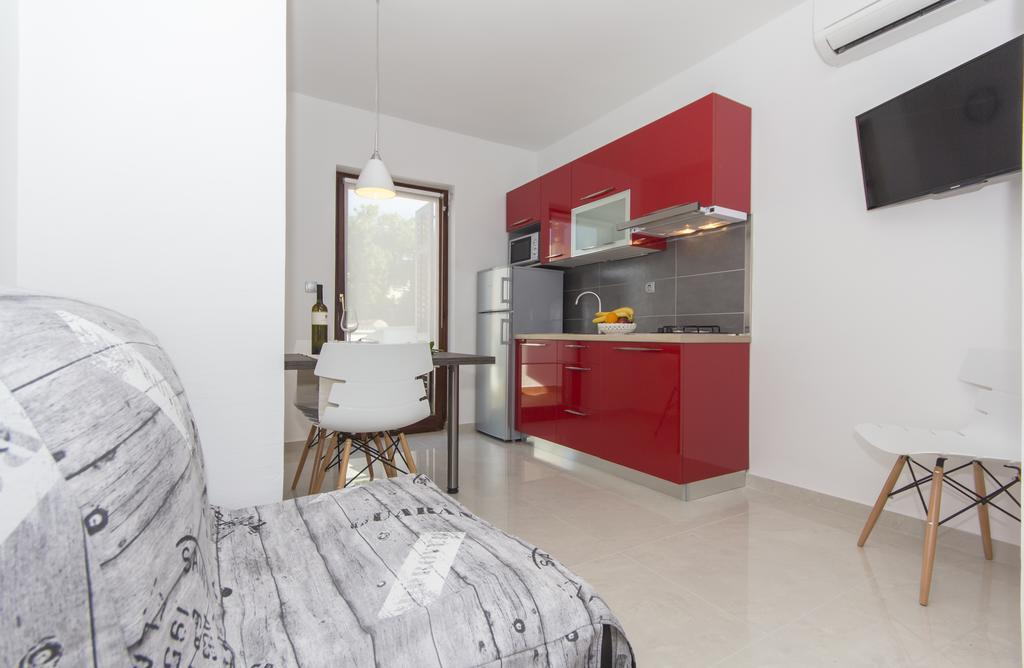 Alison Apartments Premantura Eksteriør billede