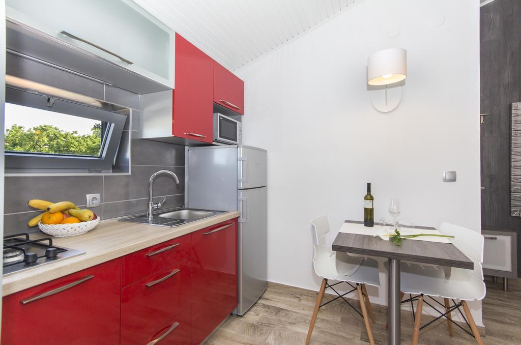 Alison Apartments Premantura Eksteriør billede
