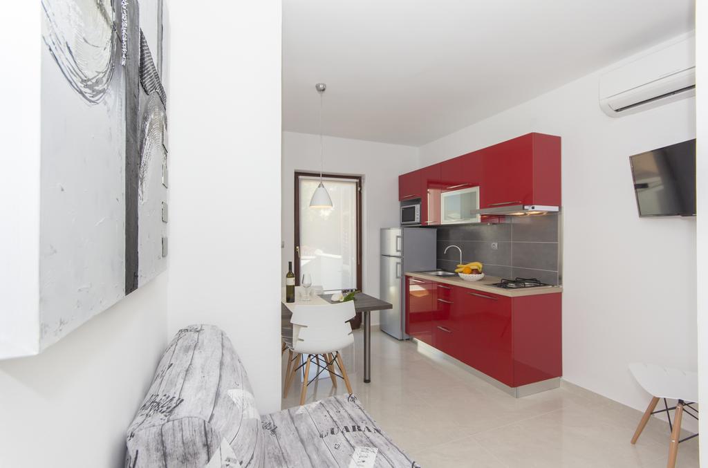 Alison Apartments Premantura Eksteriør billede