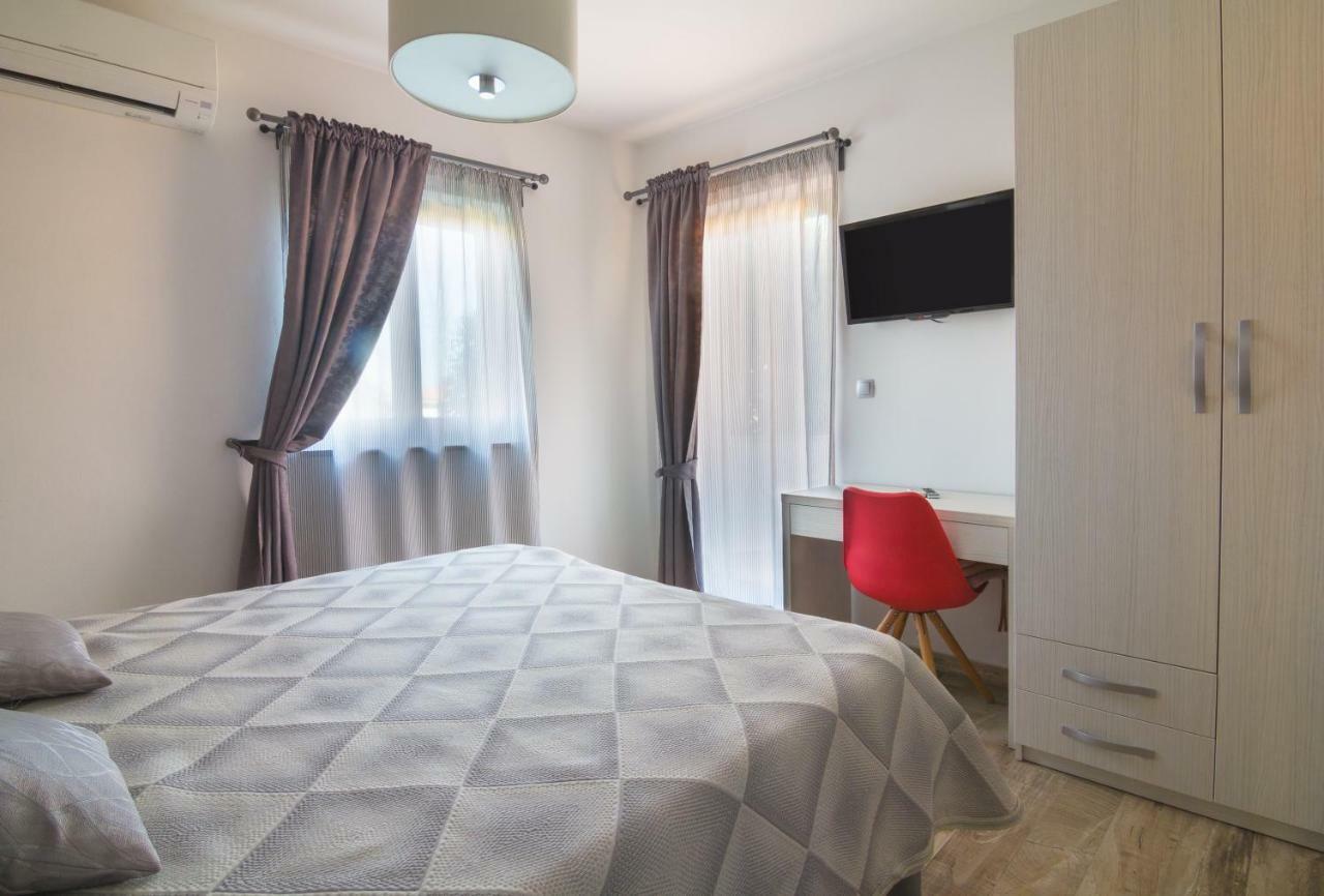 Alison Apartments Premantura Eksteriør billede